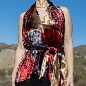 Woman modeling LYC Sedona Top in Desert Velvets Painted Desert, while standing in the desert.